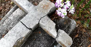 ফ্লোরিডার কৃষাঙ্গদের সমাধিস্থলে ভাঙচুরে ক্ষোভ স্থানীয়দের